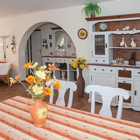 Holiday home Mit Garten, Grill Und Gemeinschaftspool