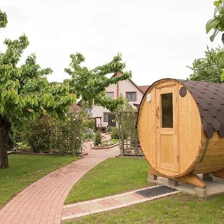 Holiday home Mit Garten, Grill Und Gemeinschaftspool